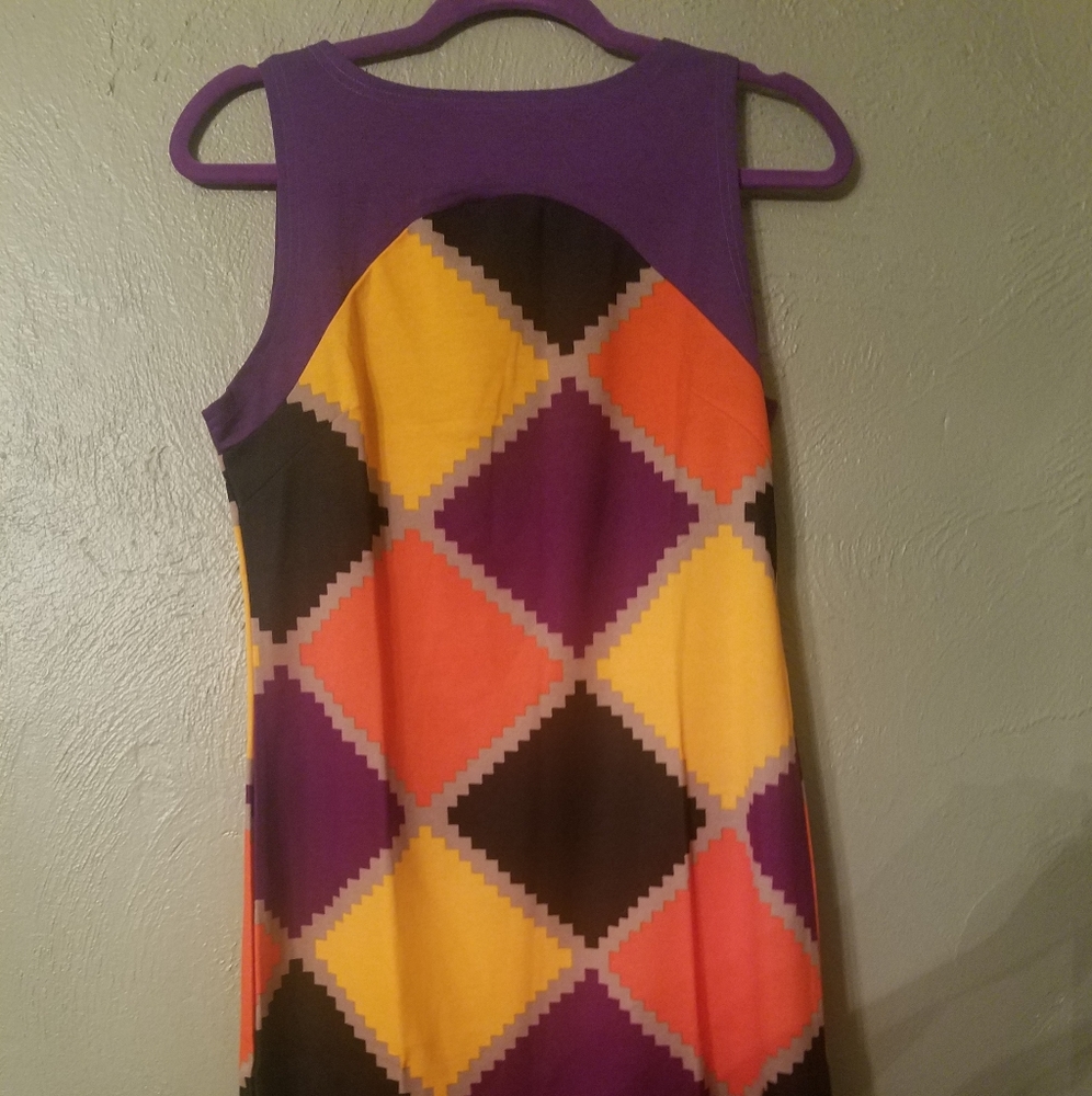 👗Vibrant colored dress